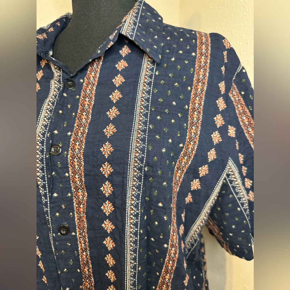 *2/$22* Vatpave button down - Picture 6 of 6